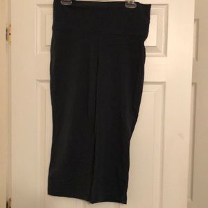 SOLD (3) Old Navy Capri’s Slate blue&black